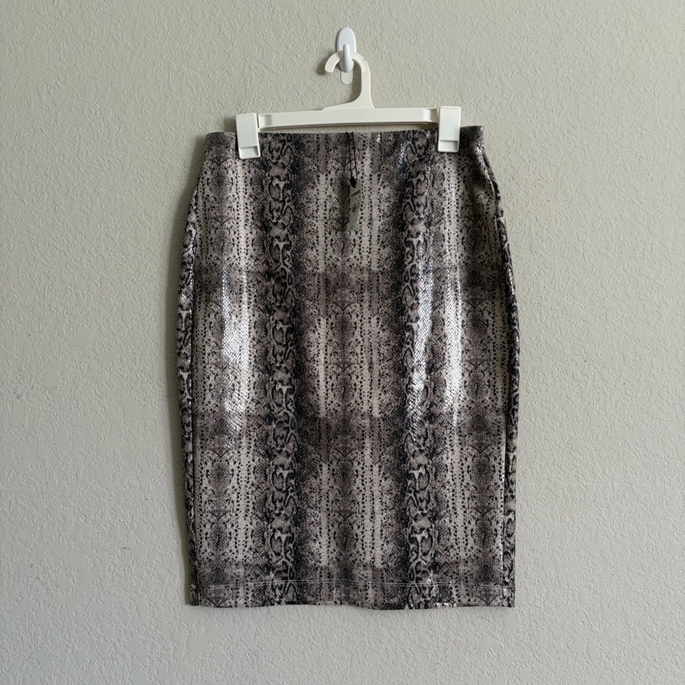 Express NWT woman’s Snake-Print Pencil Skirt S business casual sophisticated